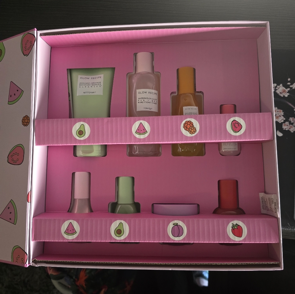 Glow Recipe Makeup Set - Vibrant Multi-Color Collection Holiday 2024 - Picture 4 of 4